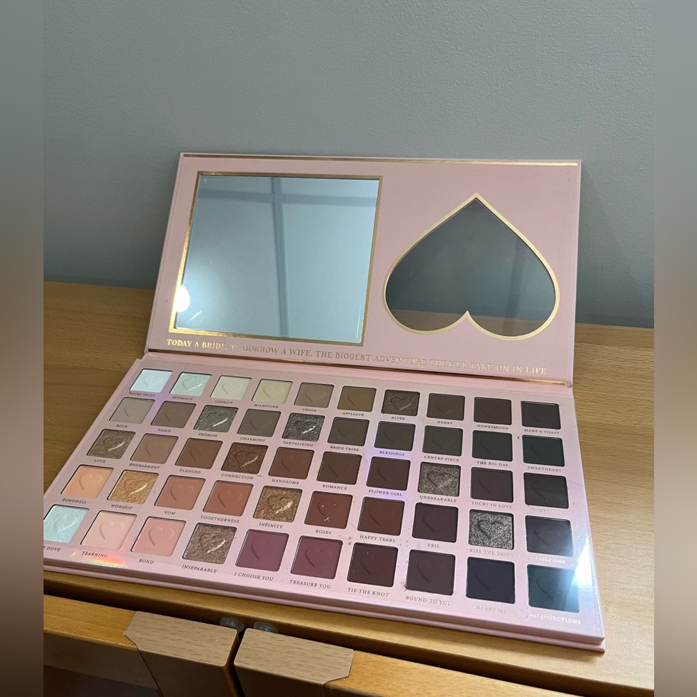 COPY - ❤️‍🔥NWOT❤️‍🔥 PLOUISE- Bridal Series Palette XXL